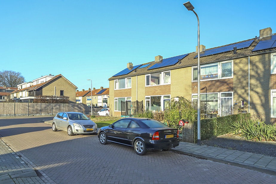 Prins Bernhardstraat 16