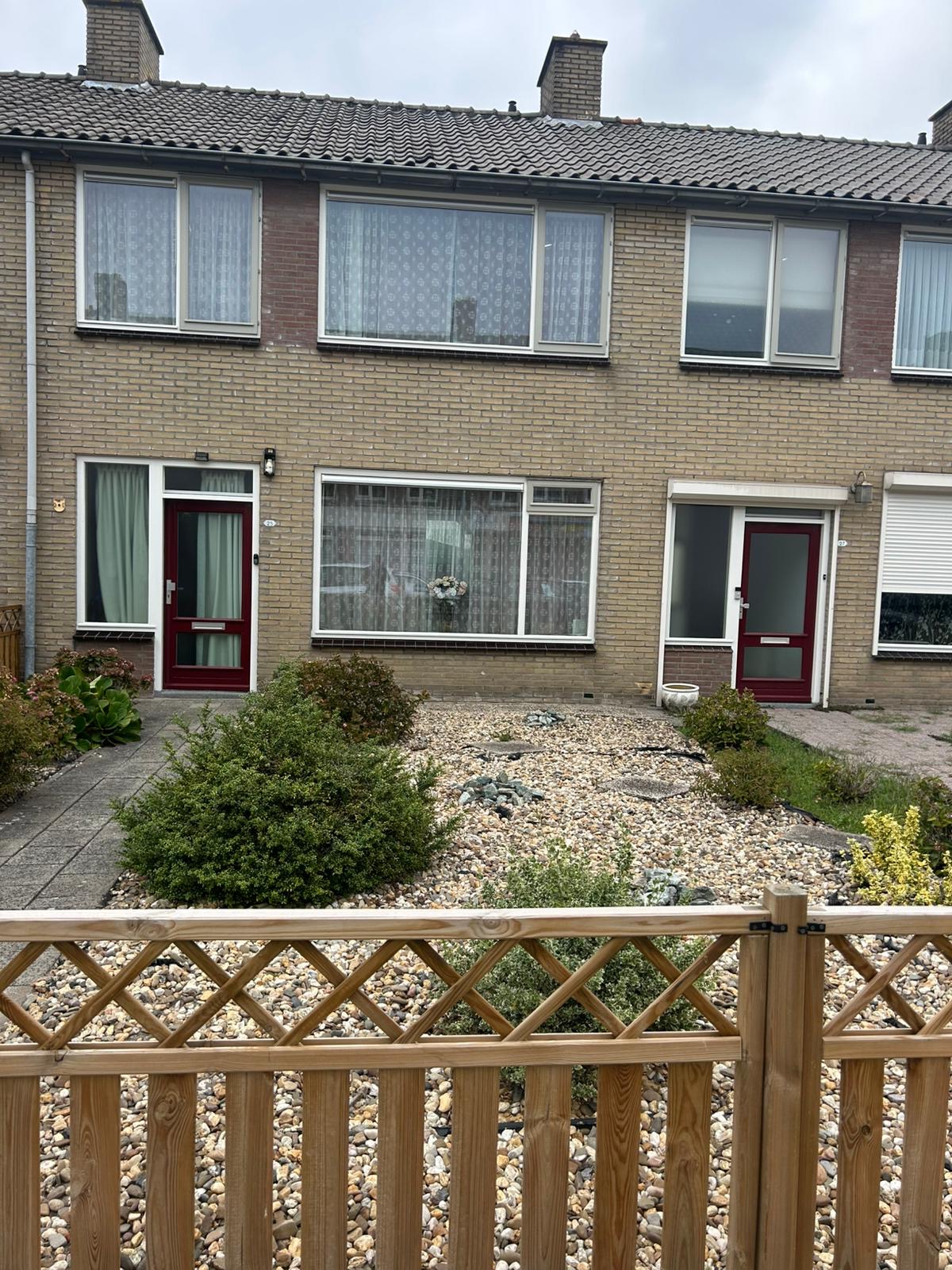 Pastoor Kuypersstraat 25